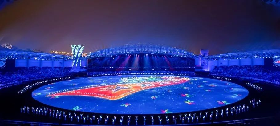 FUN88·乐天(中国游)集团董事长李军受邀出席华中科技大学第十六届企业家论坛,并发表演讲