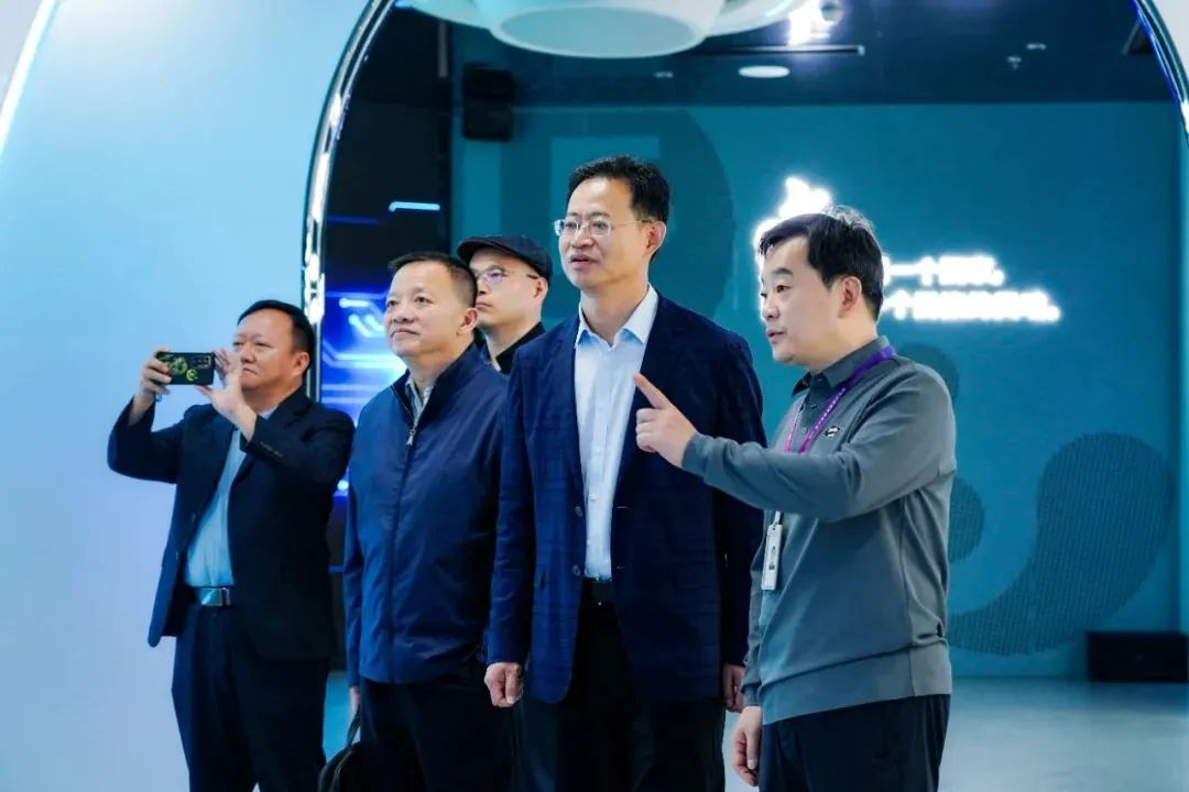 2024120602 国家广电总局发展研究中心一行赴FUN88·乐天(中国游)励丰文化调研指导