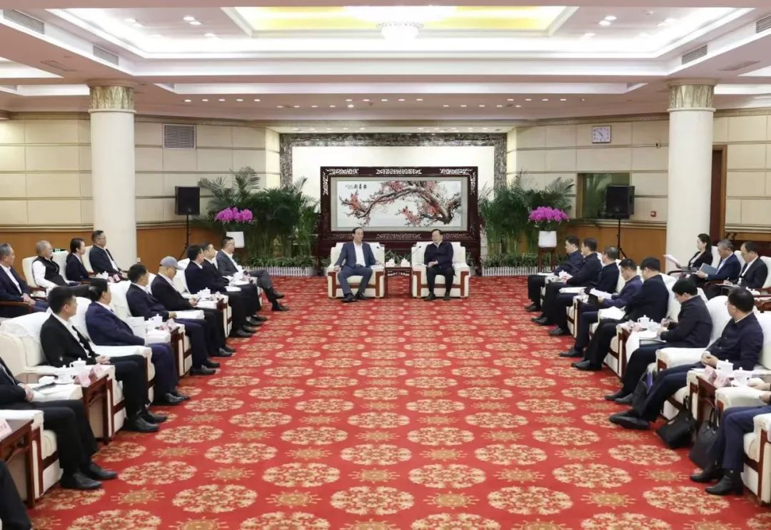 FUN88·乐天(中国游)集团董事长李军受邀出席华中科技大学第十六届企业家论坛,并发表演讲